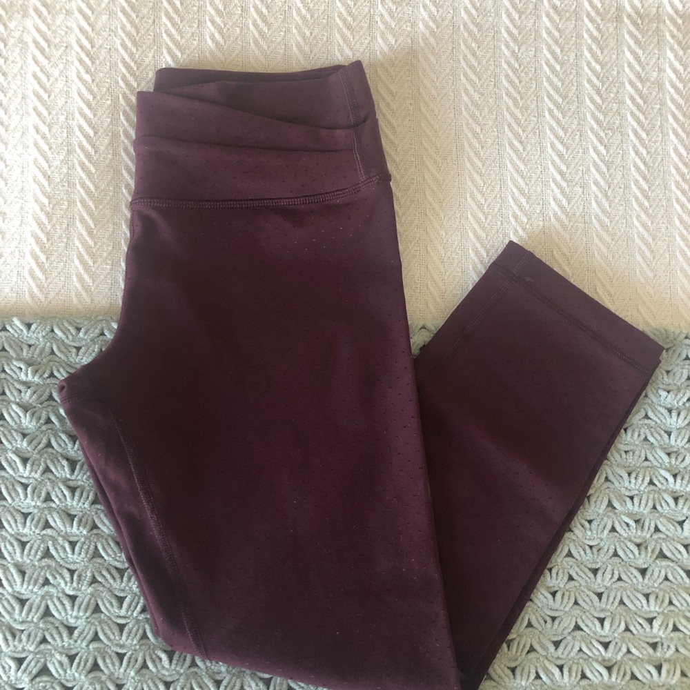 Lululemon Astro Crop Size 4 Like New!